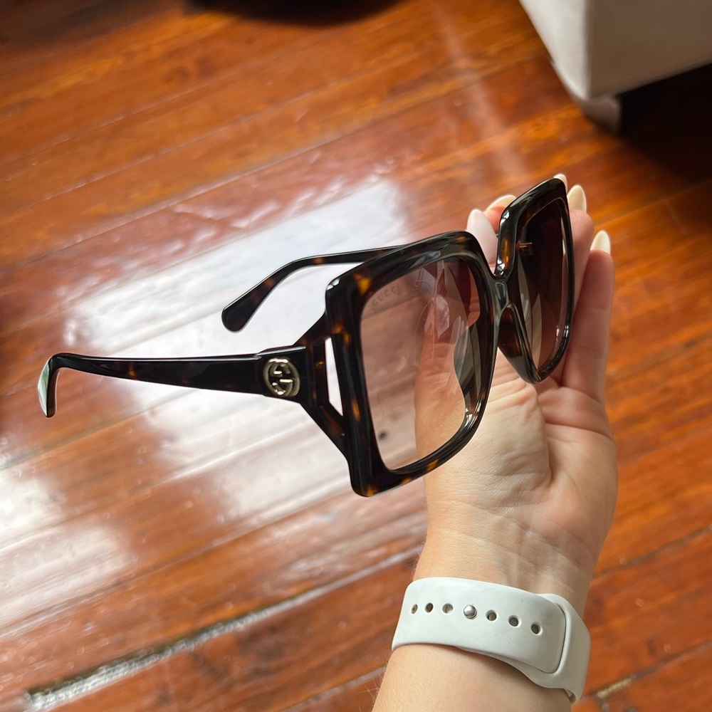 Gucci Sunglasses with Case EUC